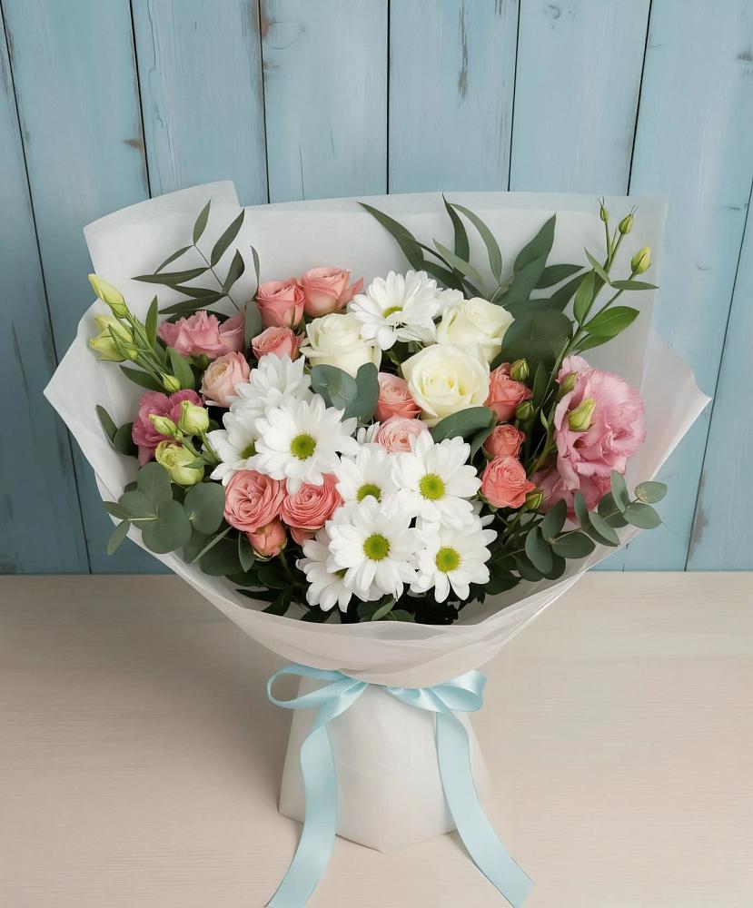 Букет цветов из: Розы, Лизиантусы и Хризантемы в Магнитке