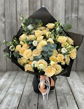 Букет цветов из:  Розы и Лизиантусы в Магнитке