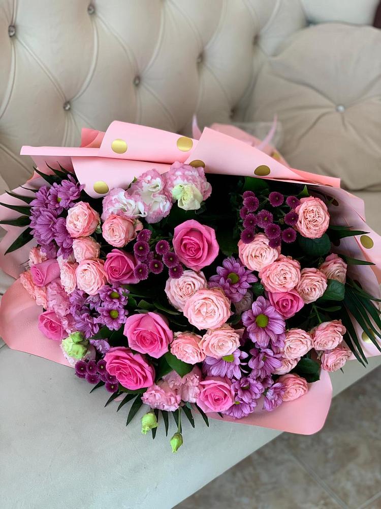 Букет цветов из: Хризантемы, Розы и Лизиантусы в Магнитке