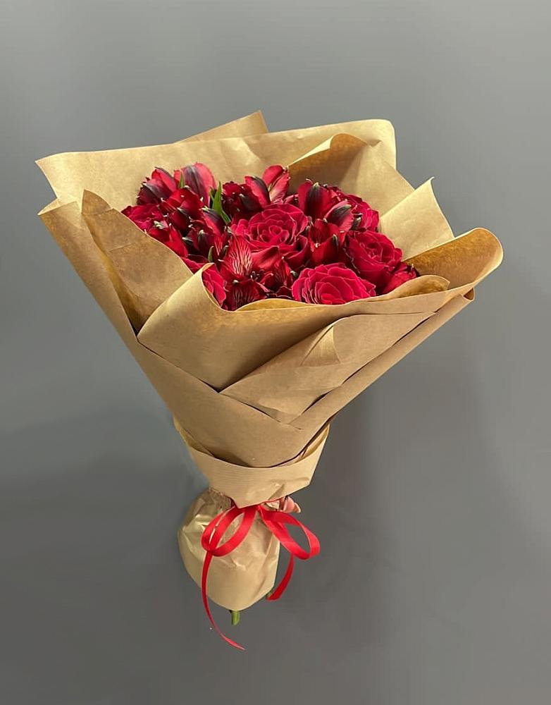 Букет цветов из: Альстромерии и Розы в Магнитке