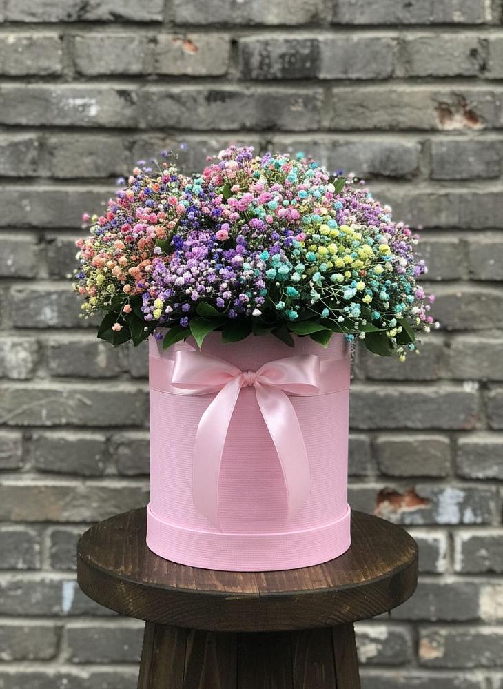 Цветочная композиция из Гипсофила и Розы в шляпной коробке в Магнитке