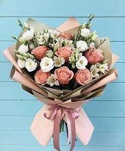 Букет цветов из:  Розы, Альстромерии и Лизиантусы в Магнитке