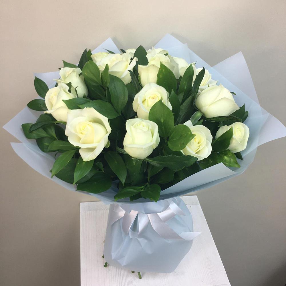 Букет 15 Белых роз Проуд в Магнитке
