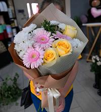 Букет цветов из:  Герберы, Розы и Хризантемы в Магнитке