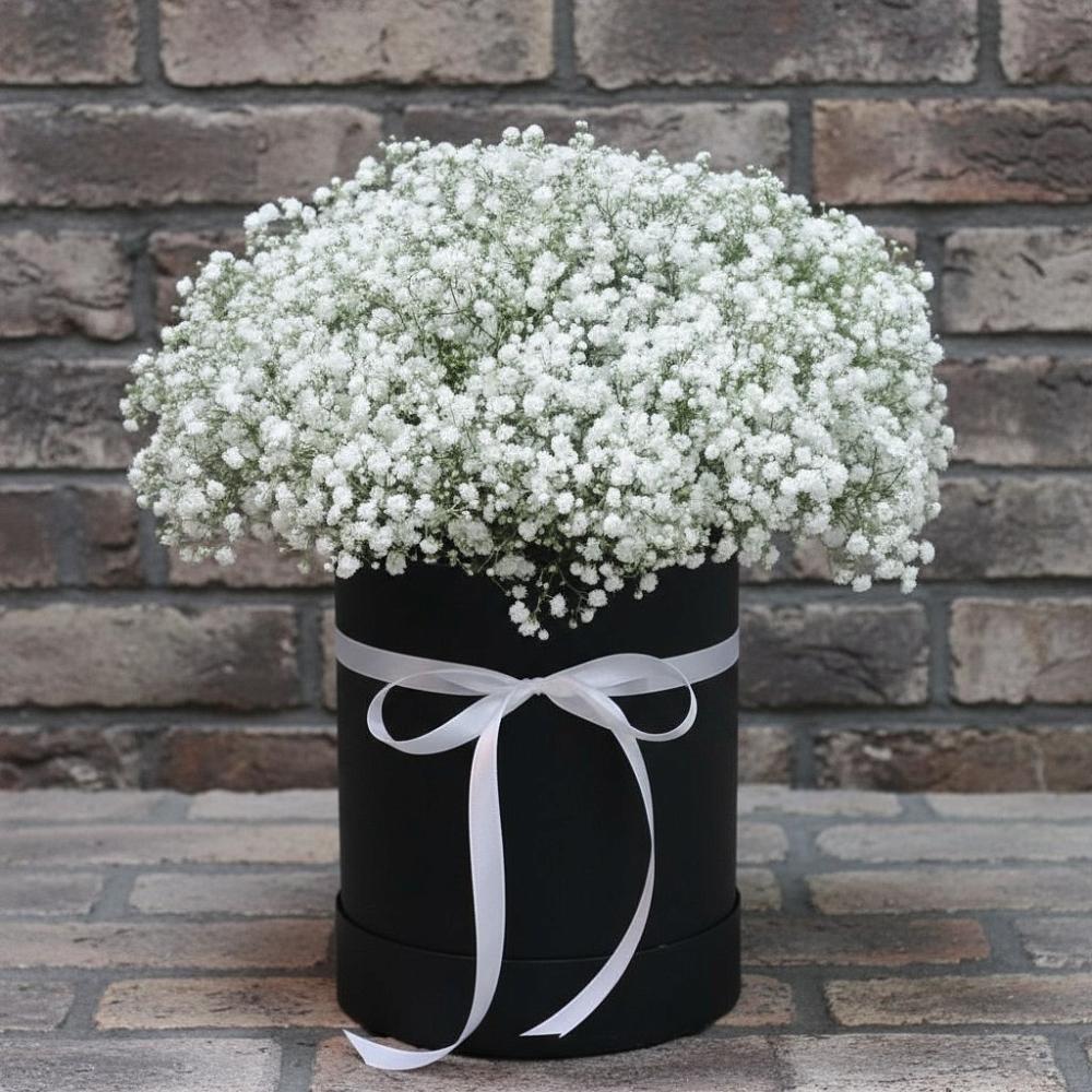 Цветочная композиция из Гипсофила в шляпной коробке в Магнитке