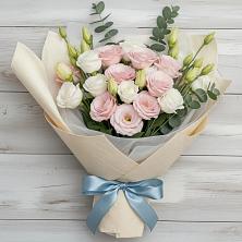 Букет цветов из:  Лизиантусы в Магнитке