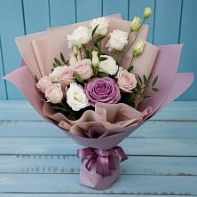 Букет цветов из:  Розы и Лизиантусы в Магнитке