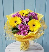 Букет цветов из:  Хризантемы и Герберы в Магнитке