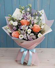 Букет цветов из:  Лизиантусы, Розы, Альстромерии и Гипсофила в Магнитке