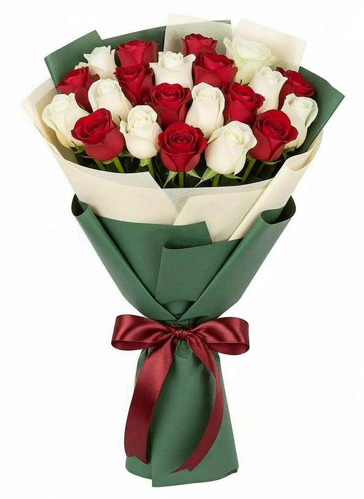Букет Микс из красных и белых роз в Магнитке