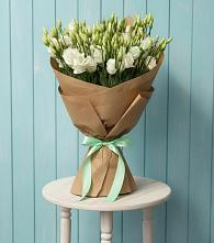 Букет цветов из:  Лизиантусы в Магнитке