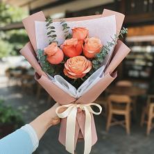 Букет цветов из:  Розы в Магнитке