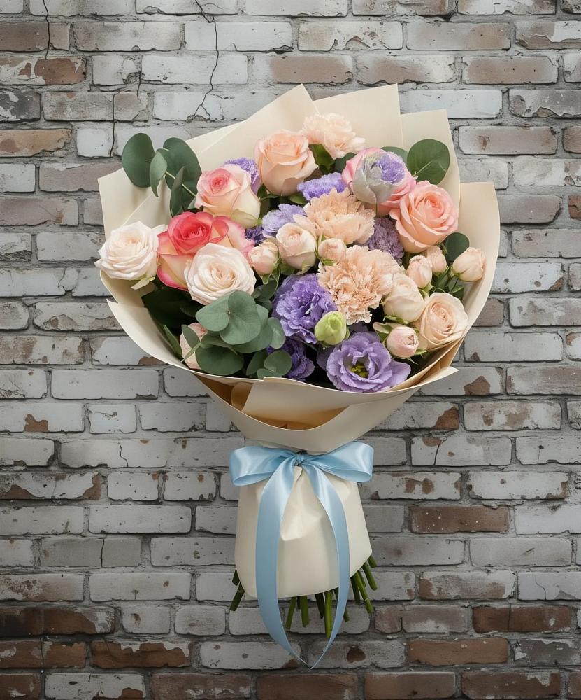 Букет цветов из: Розы, Лизиантусы и Гвоздики в Магнитке