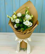 Букет цветов из:  Хризантемы и Лизиантусы в Магнитке