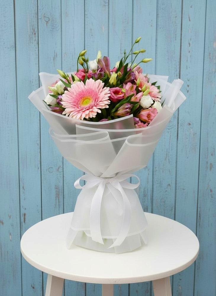 Букет цветов из: Герберы, Альстромерии и Лизиантусы в Магнитке