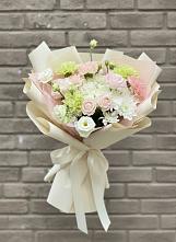 Букет цветов из:  Гвоздики, Розы, Лизиантусы и Хризантемы в Магнитке