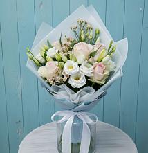 Букет цветов из:  Розы и Лизиантусы в Магнитке