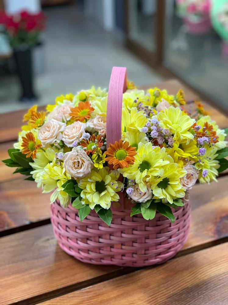 Цветочная композиция из Хризантемы и Розы в корзине в Магнитке