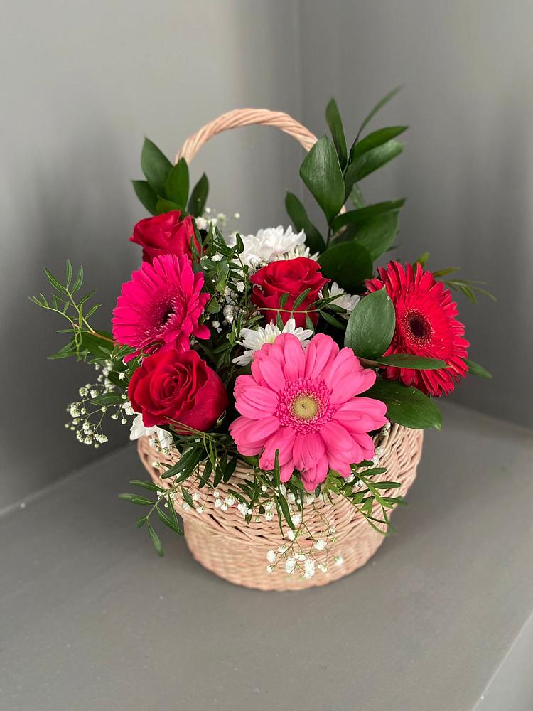 Цветочная композиция из Розы, Хризантемы и Герберы в корзине в Магнитке