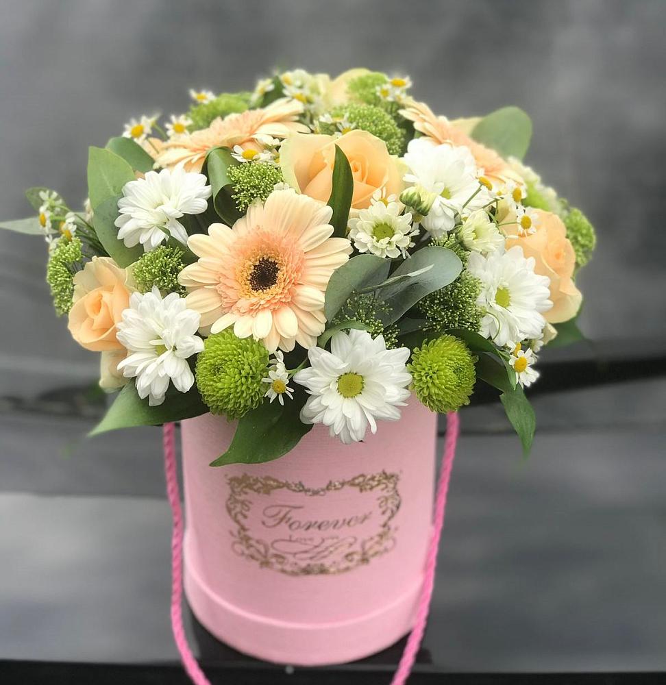 Цветочная композиция из Розы, Герберы и Хризантемы в шляпной коробке в Магнитке