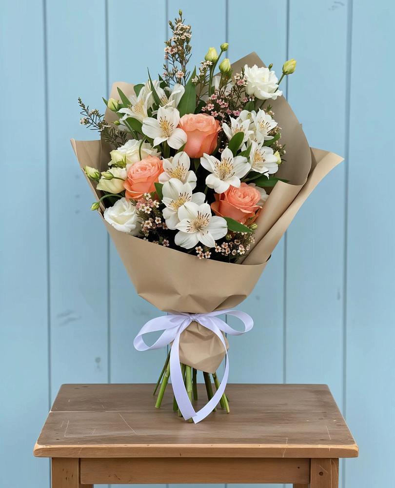 Букет цветов из: Альстромерии, Лизиантусы, Розы и Хризантемы в Магнитке