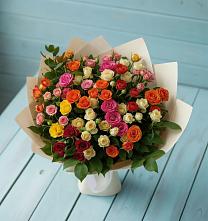 Букет Микс из разноцветных кустовых роз в Магнитке