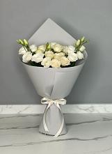 Букет цветов из:  Розы и Лизиантусы в Магнитке